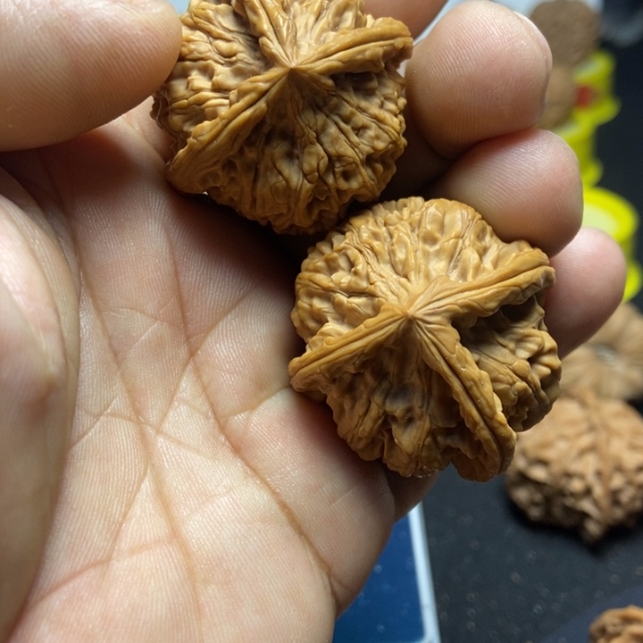 文玩核桃把件三棱1