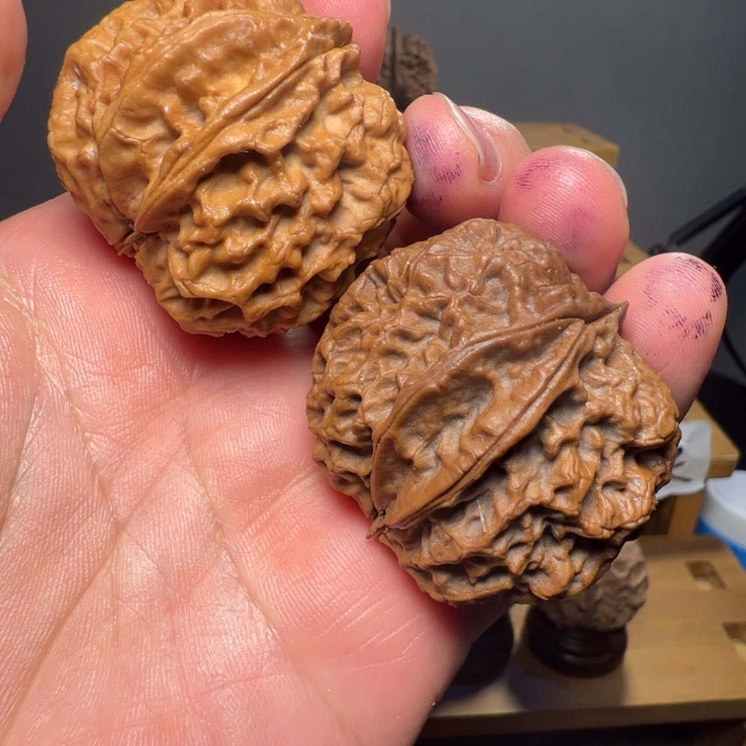 文玩核桃吊坠滚龙纹生命之源43mm