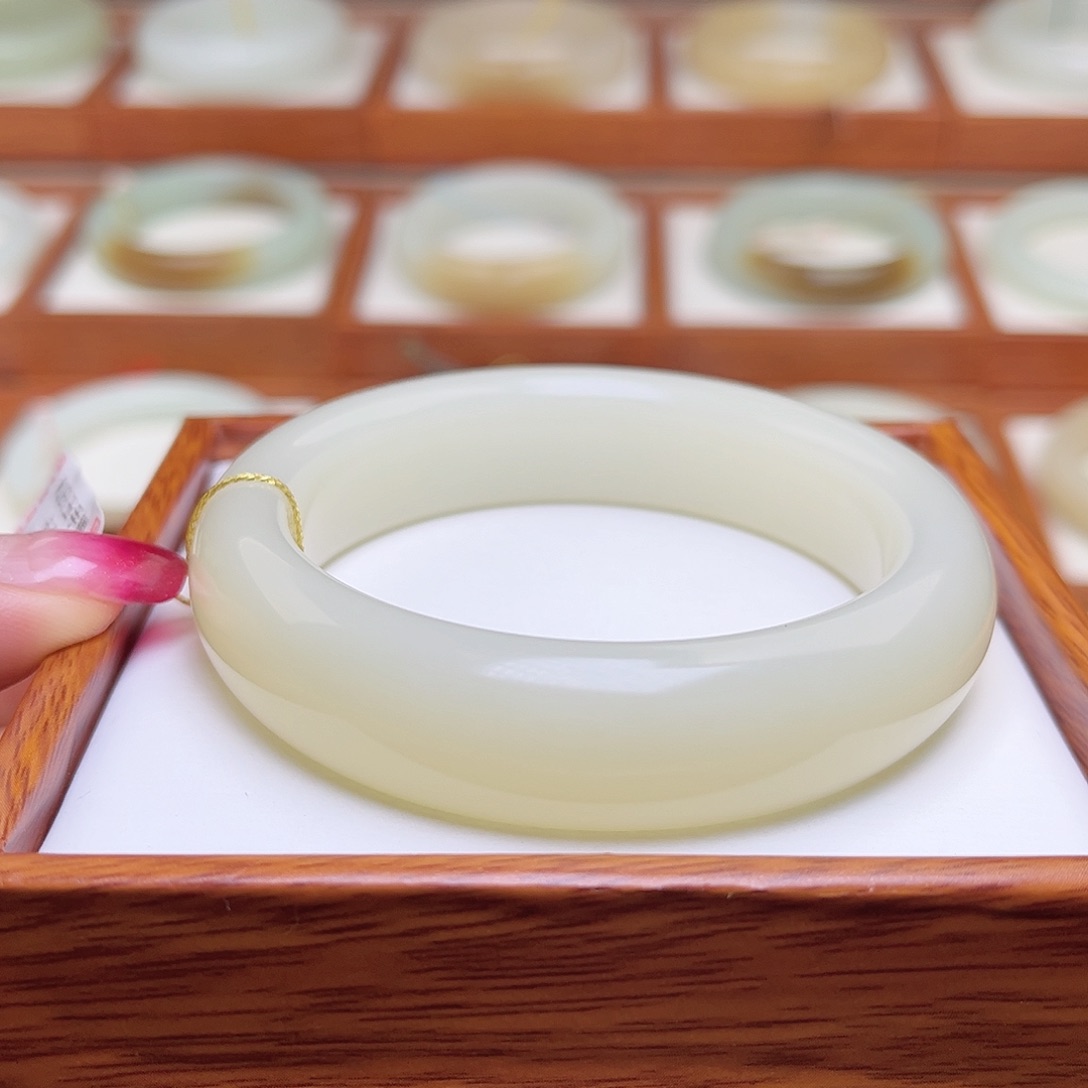 和田玉手镯未镶嵌57.7