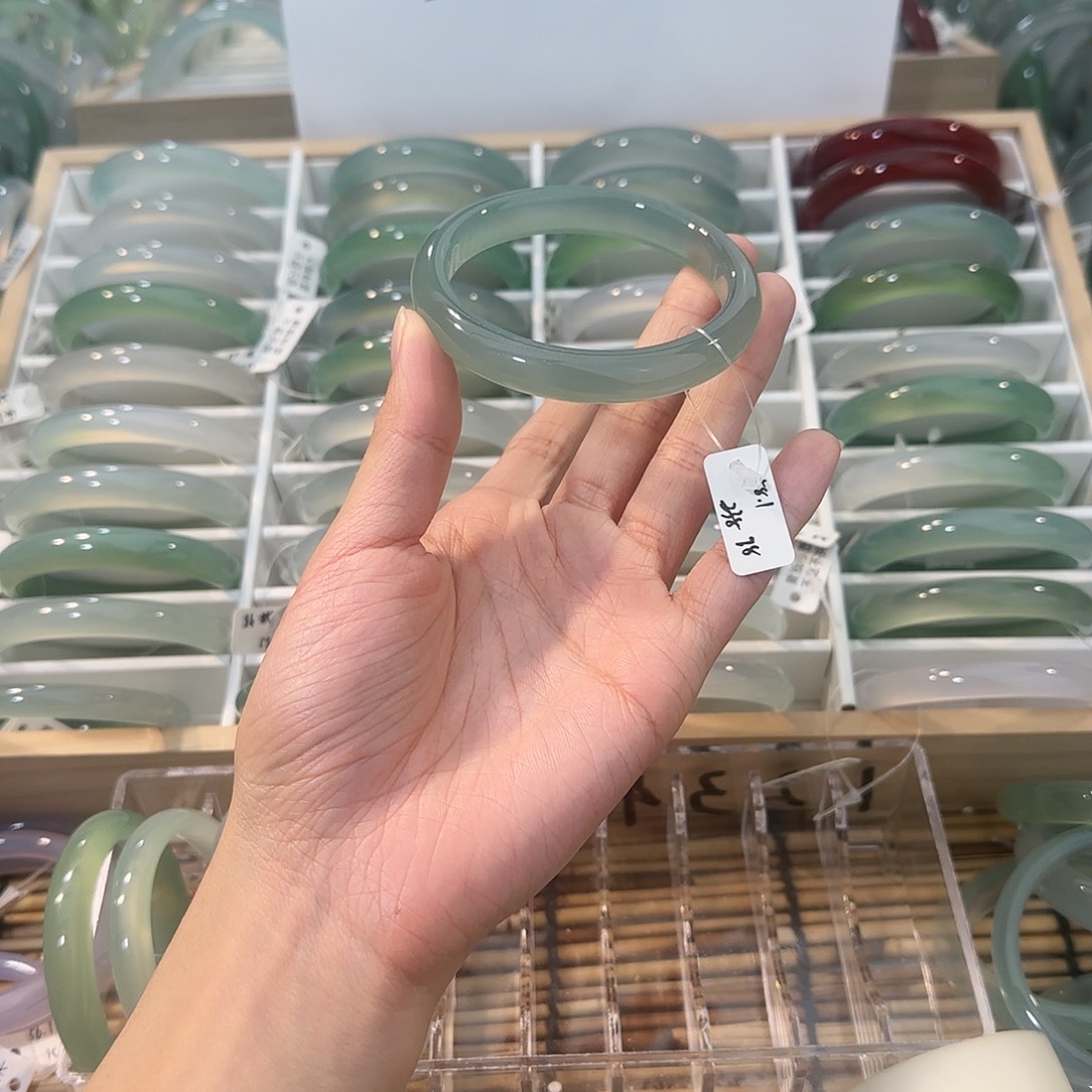 玛瑙/玉髓未镶嵌手镯圈口58.1