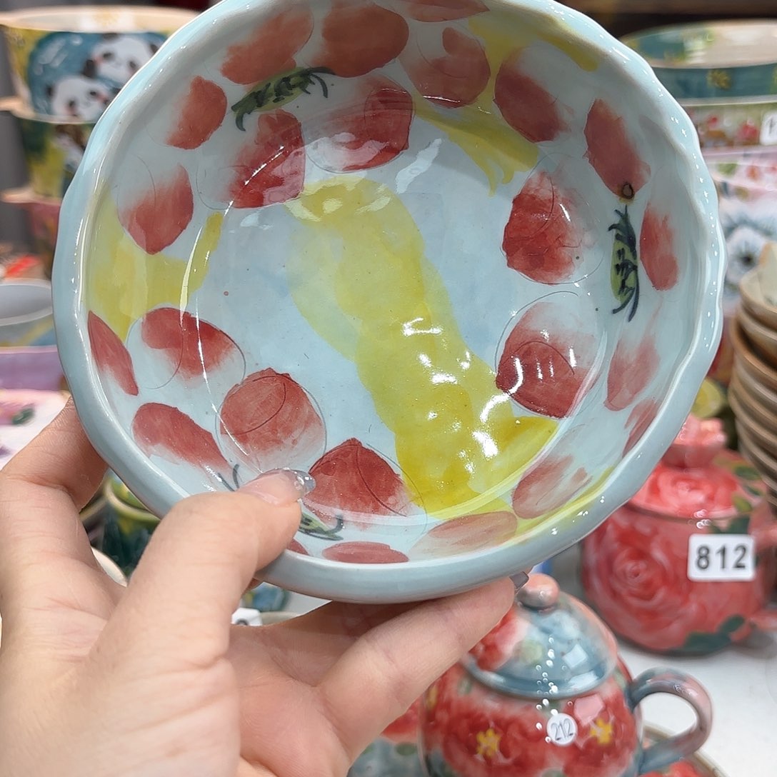 瓷片我不敢看电视我在床底下睡觉