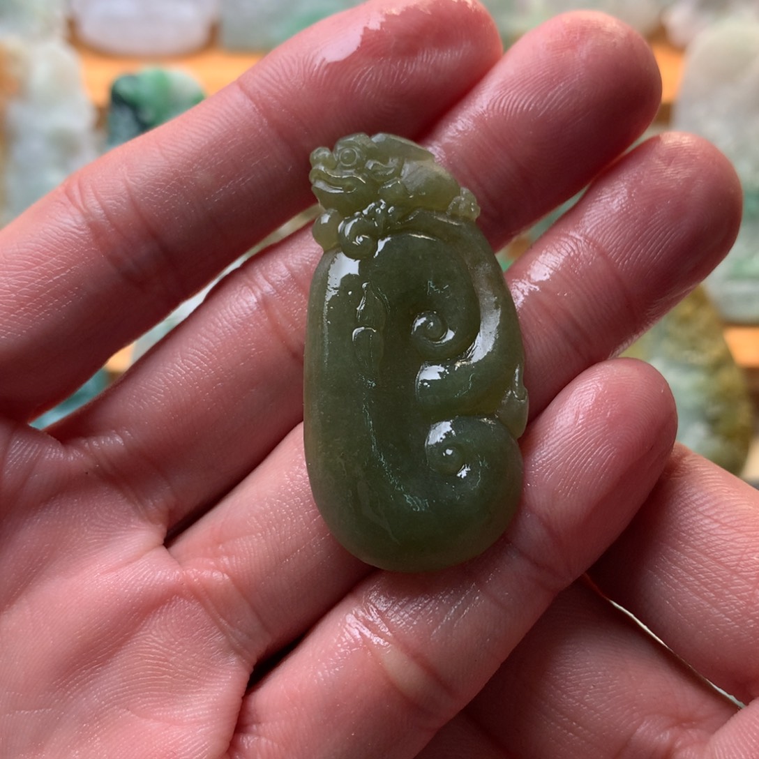 定制翡翠未镶嵌如意