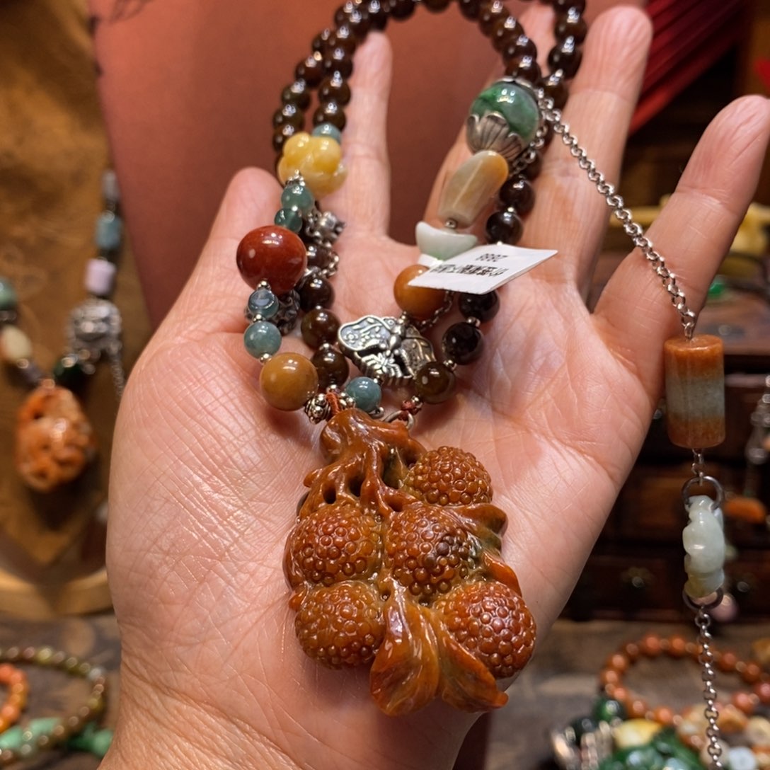 翡翠吊坠(赠链)未镶嵌