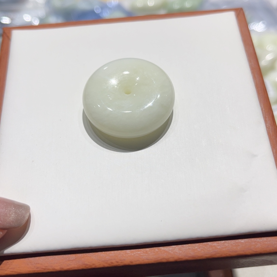 红***国蓝田玉（蛇纹石化大理石玉）未镶嵌颈饰