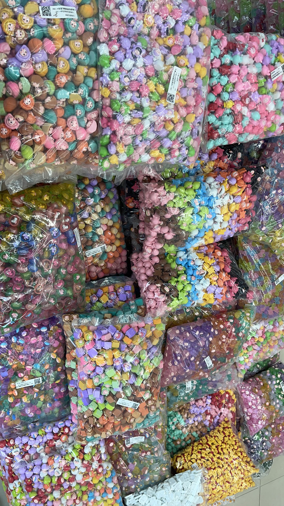 红衣小新6个一套系列Diy潮玩萌粒摆件