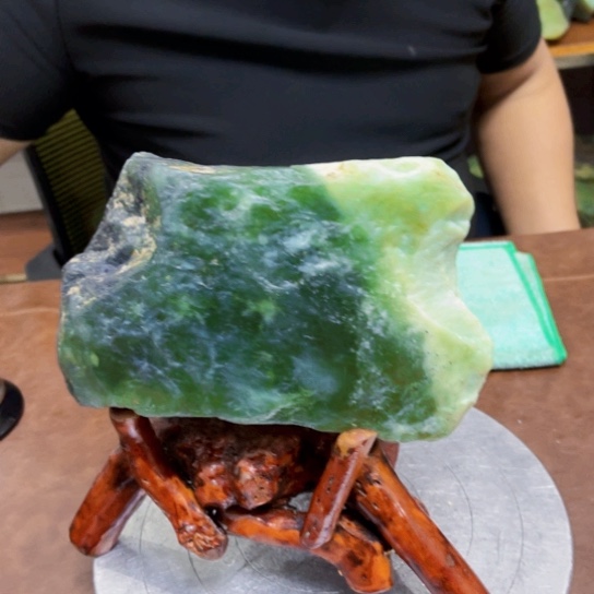 未镶嵌蛇纹石玉原石玉*