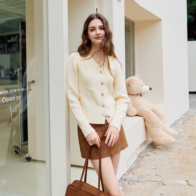 三彩2026春季新款V领针织衫镂空单排扣长袖开衫外套显瘦M