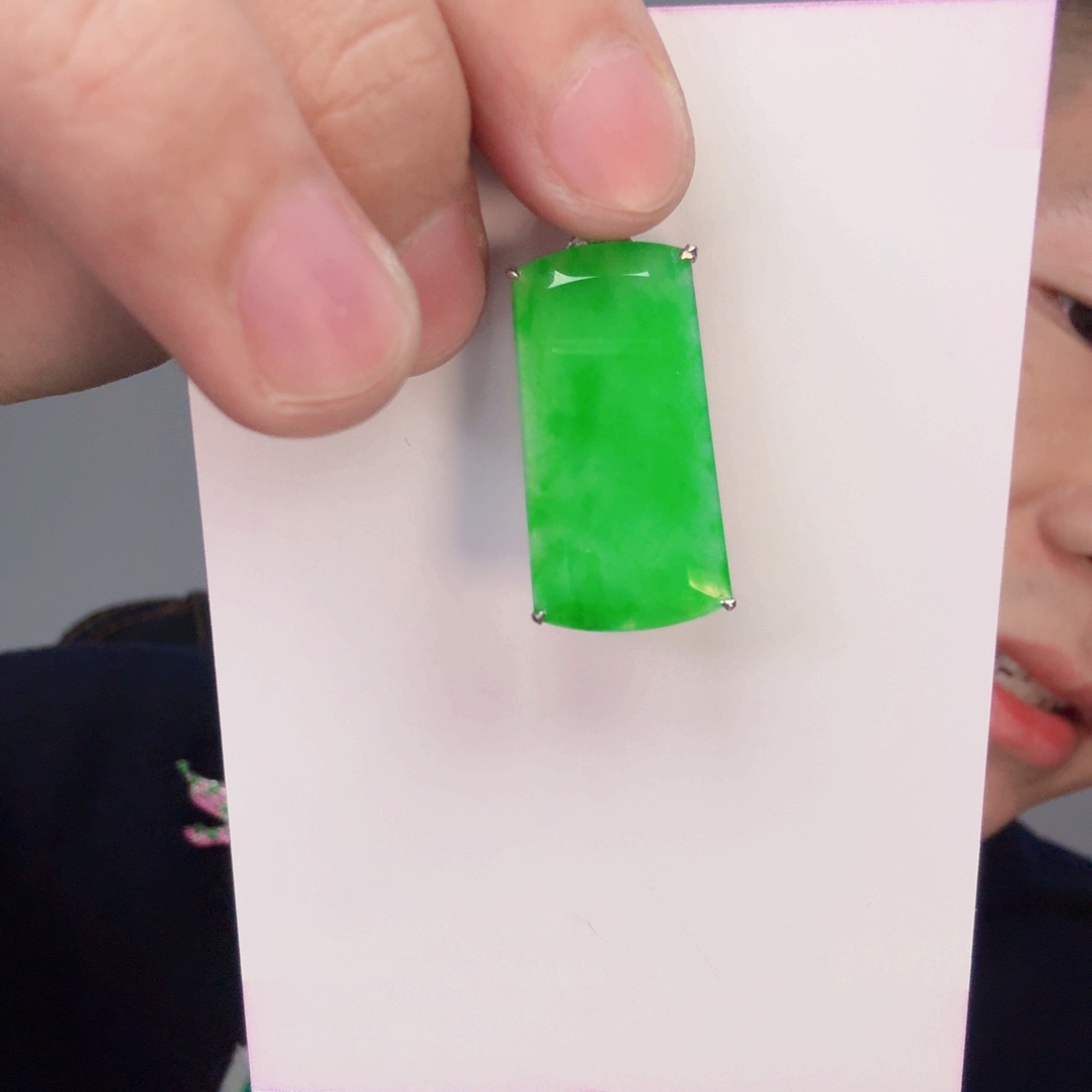 翡翠颈饰18K金镶嵌一件