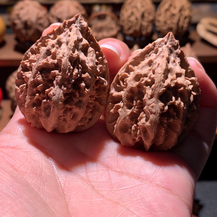 文玩核桃吊坠楸玥核12七彩