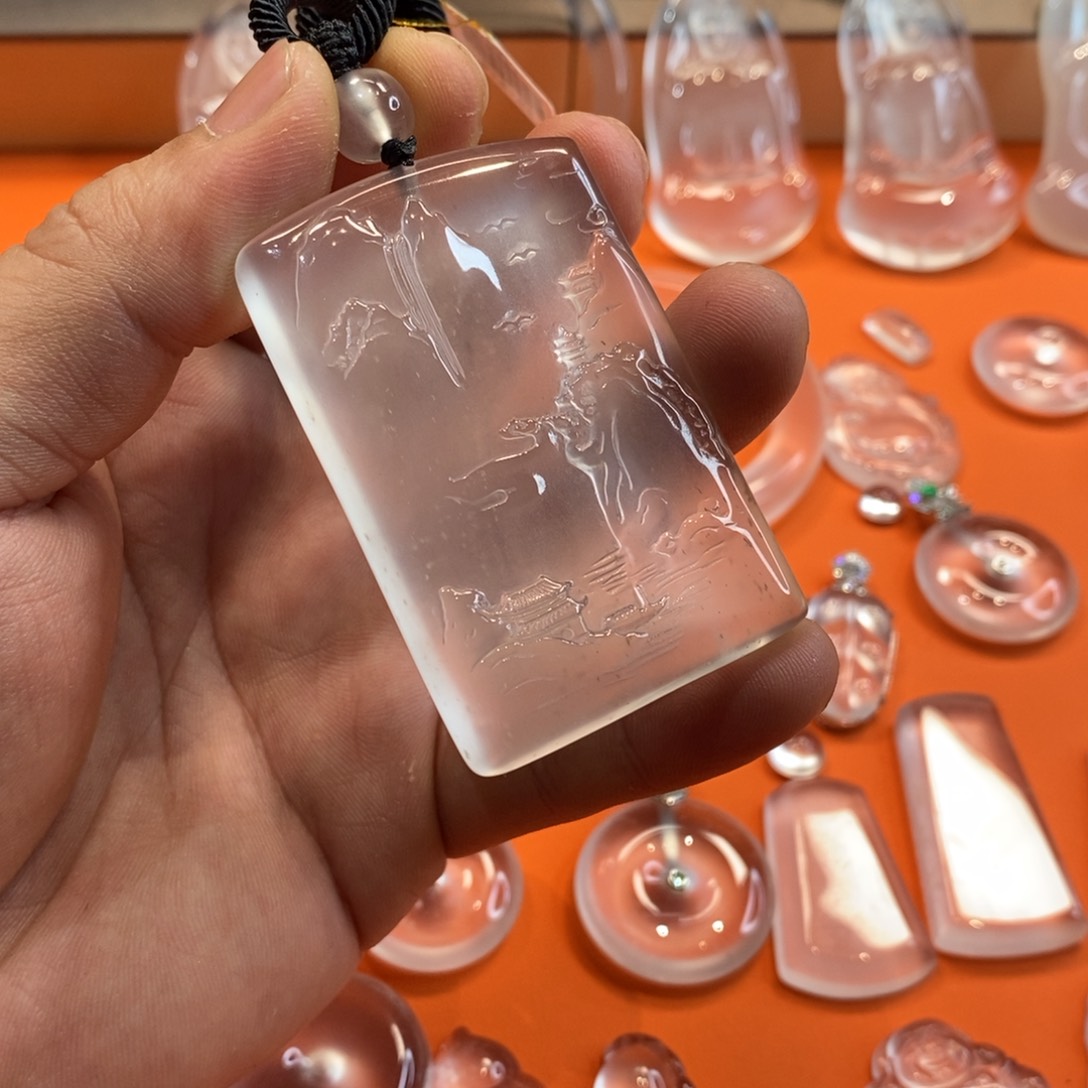 石英质玉吊坠未镶嵌桑**晚