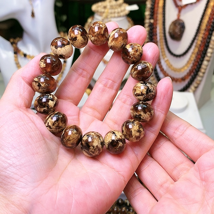 琥珀裸石未镶嵌柴***多抚顺琥珀