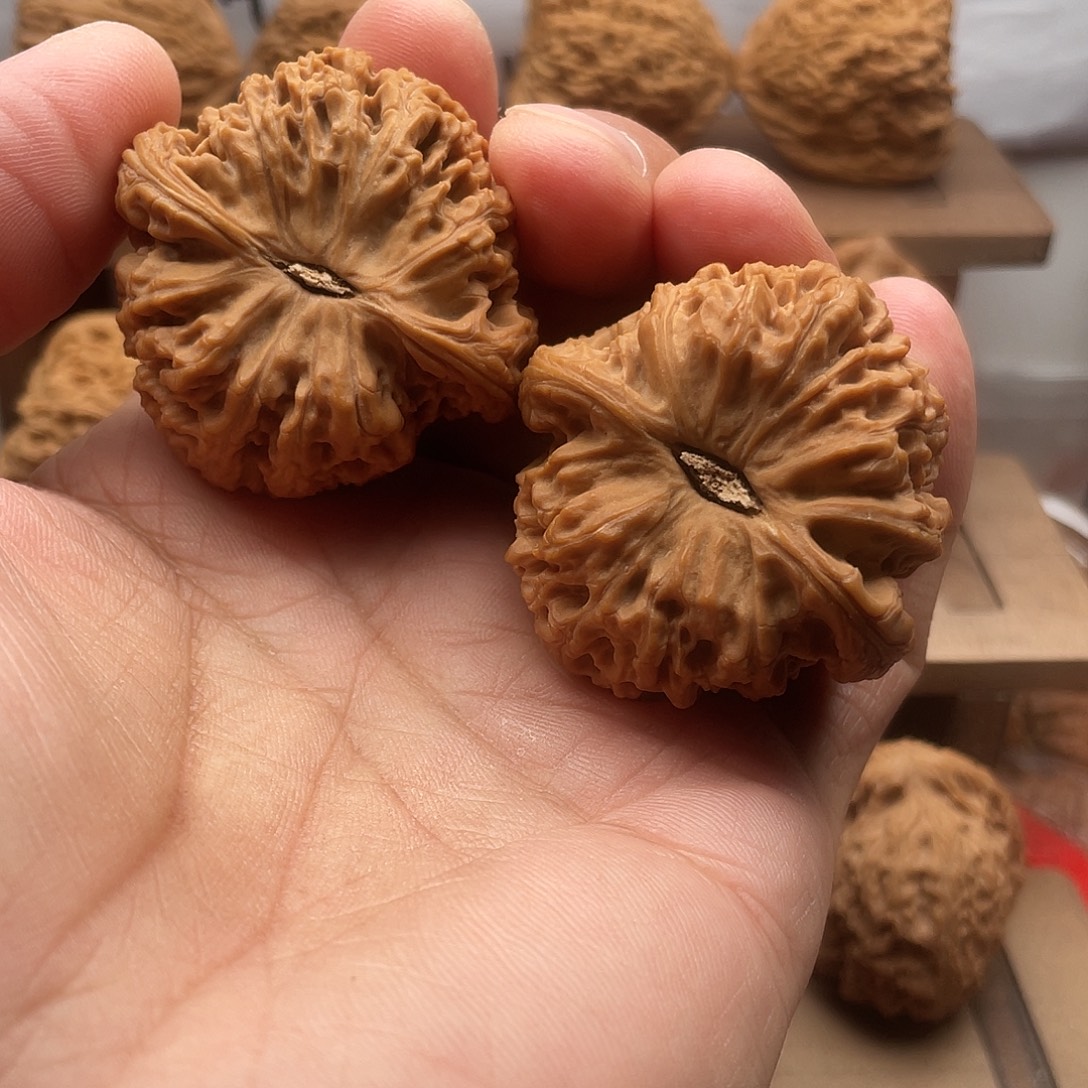 桃核吊坠南疆石球