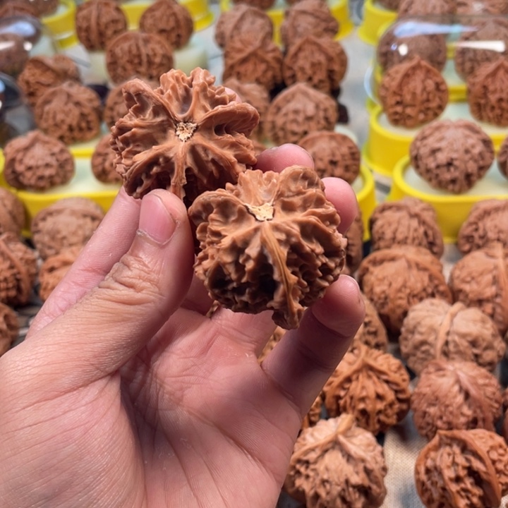 归***风桃核吊坠盘山三棱