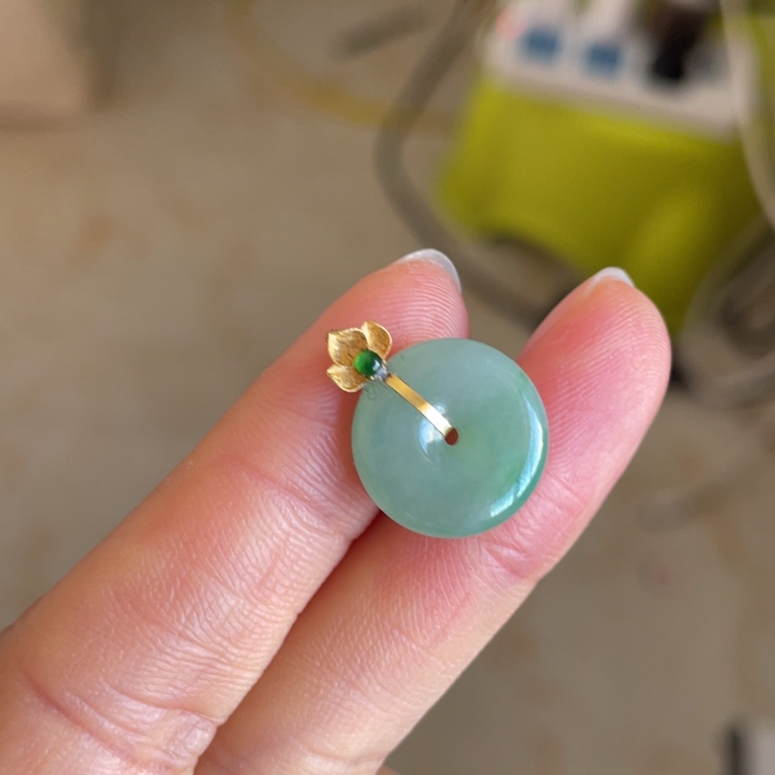 翡翠颈饰18K金镶嵌扣