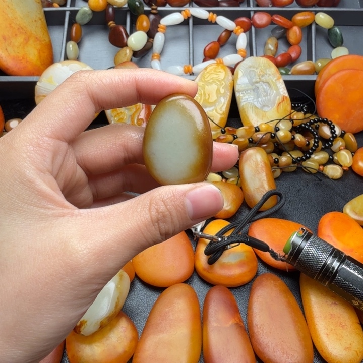 可***失和田玉未镶嵌颈饰