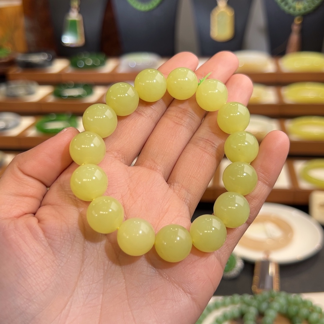 和田玉珠串未镶嵌行*。新疆若羌鸡油黄