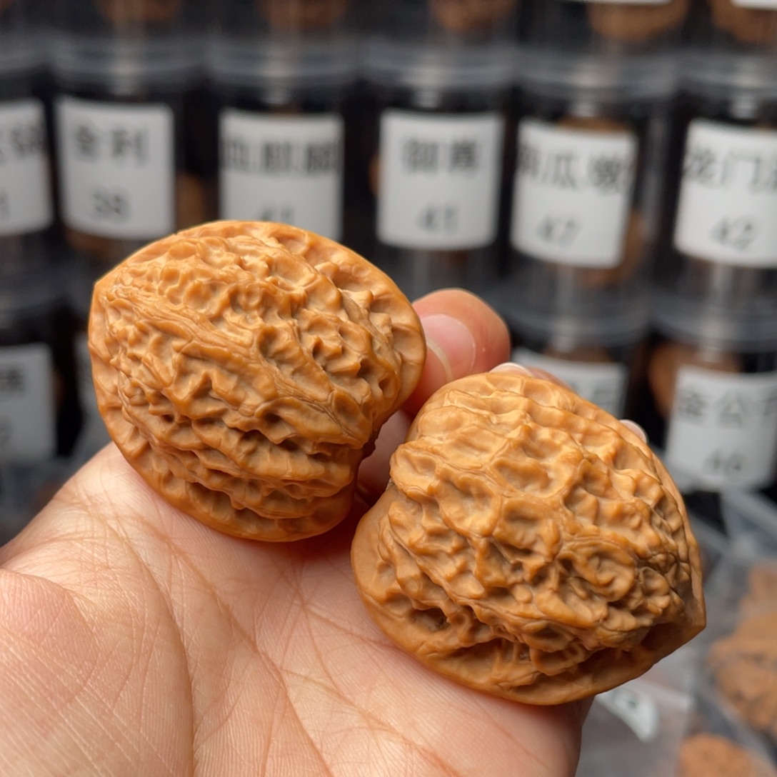 重***香把件文玩核桃37金牛