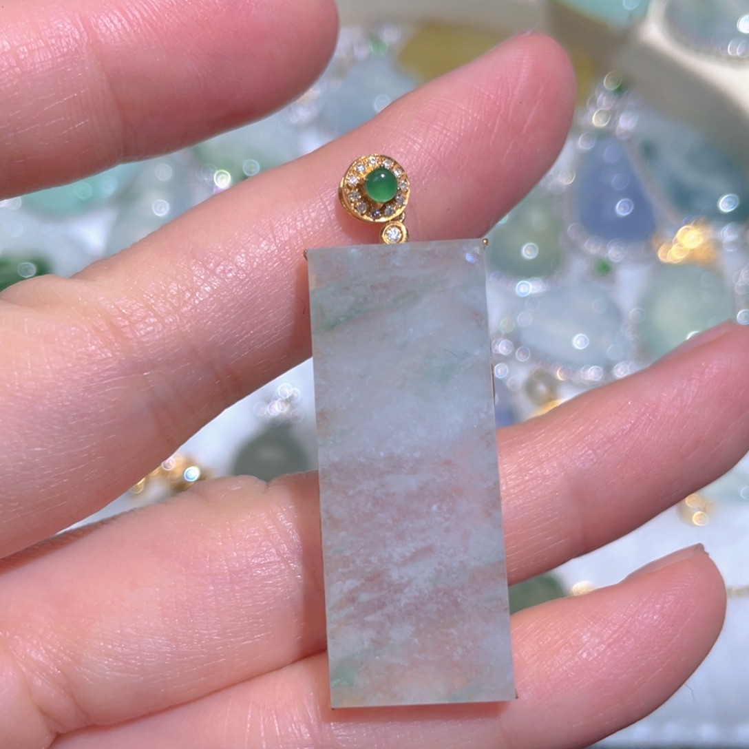 翡翠颈饰18K金镶嵌翡翠