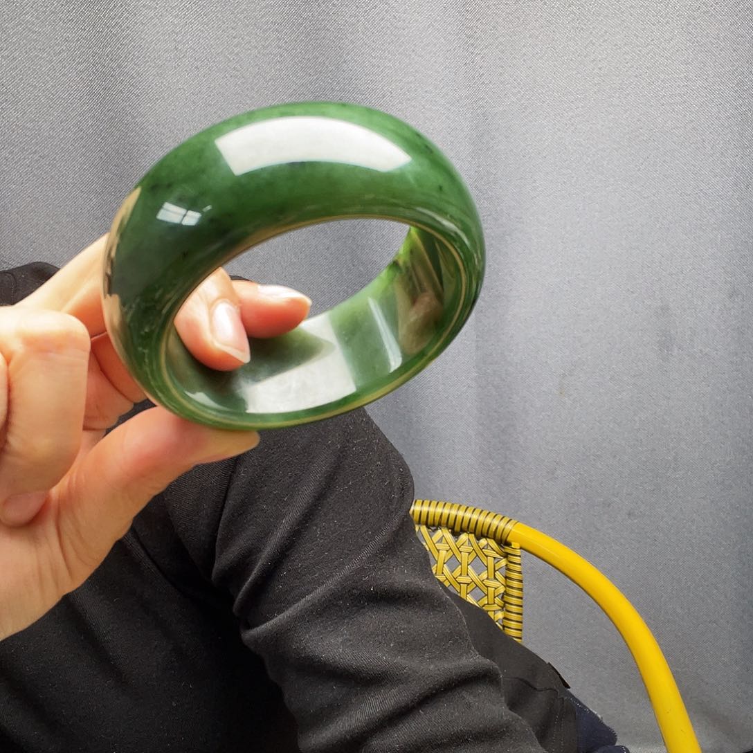 応***和田玉未镶嵌手镯