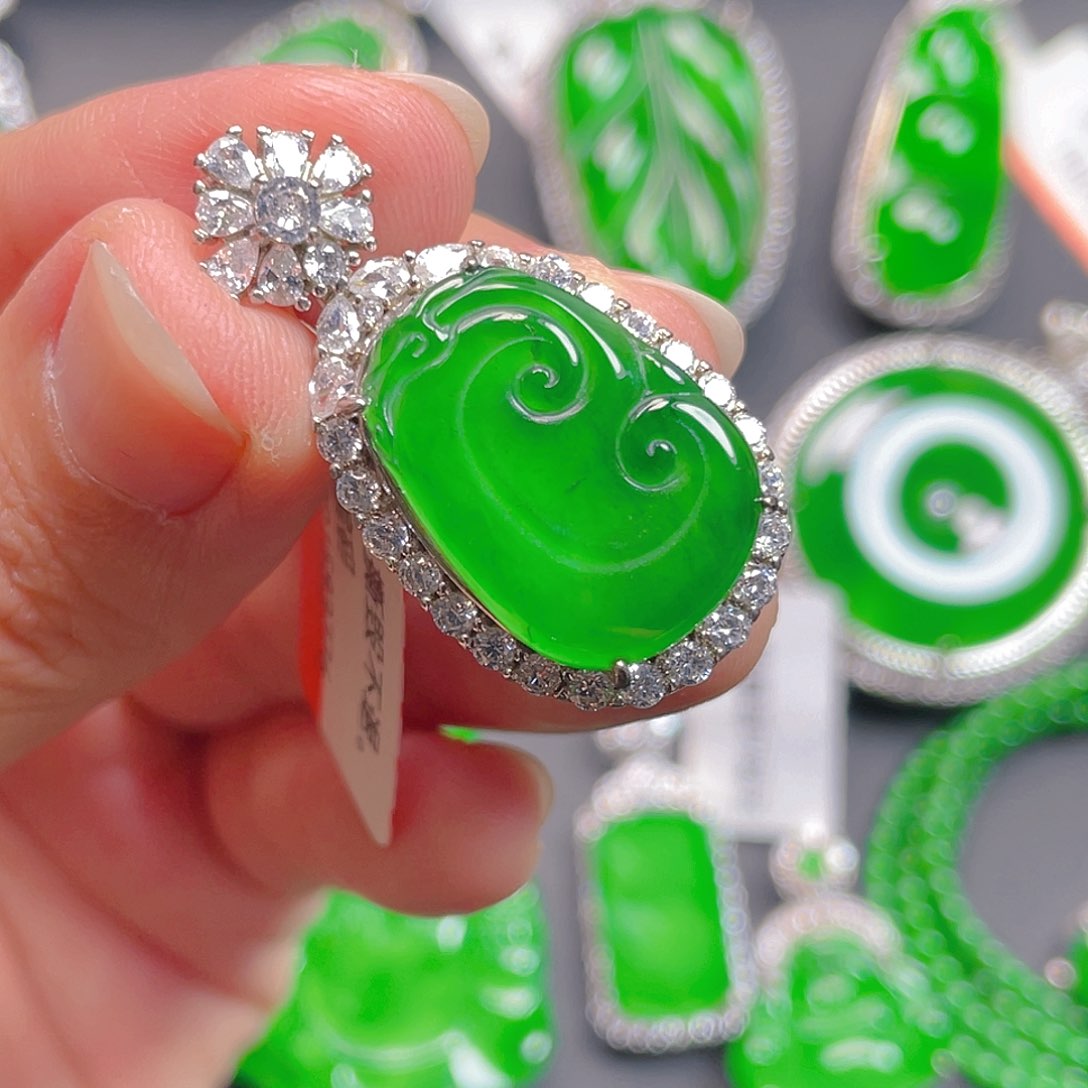 吊坠(不含链)未镶嵌翡翠