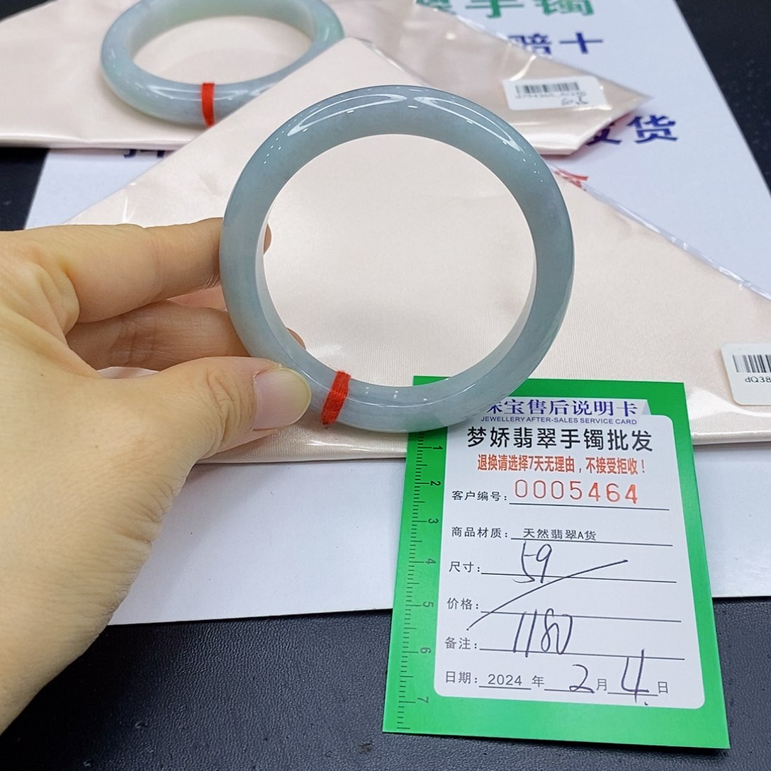 翡翠手镯未镶嵌翡翠手镯