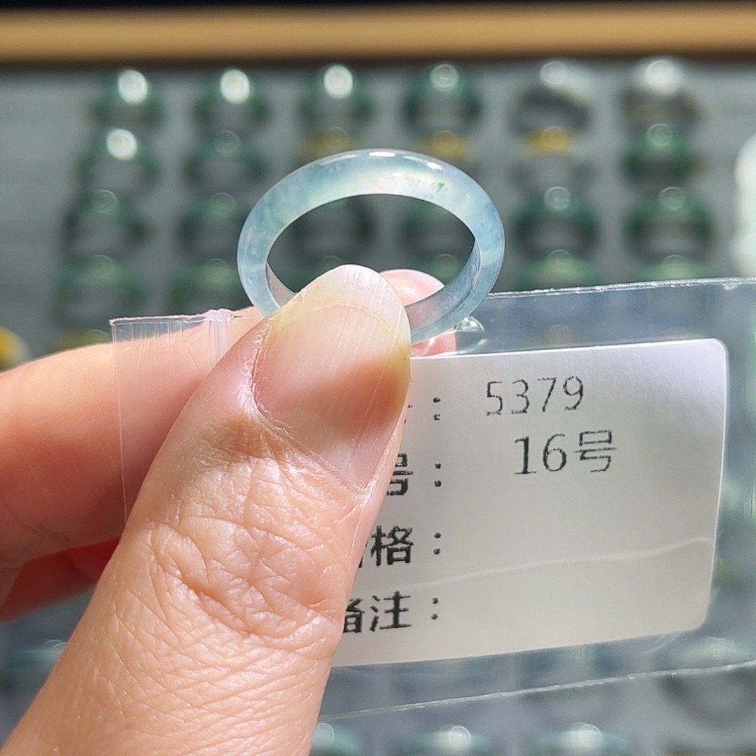 翡翠未镶嵌戒指5379。   