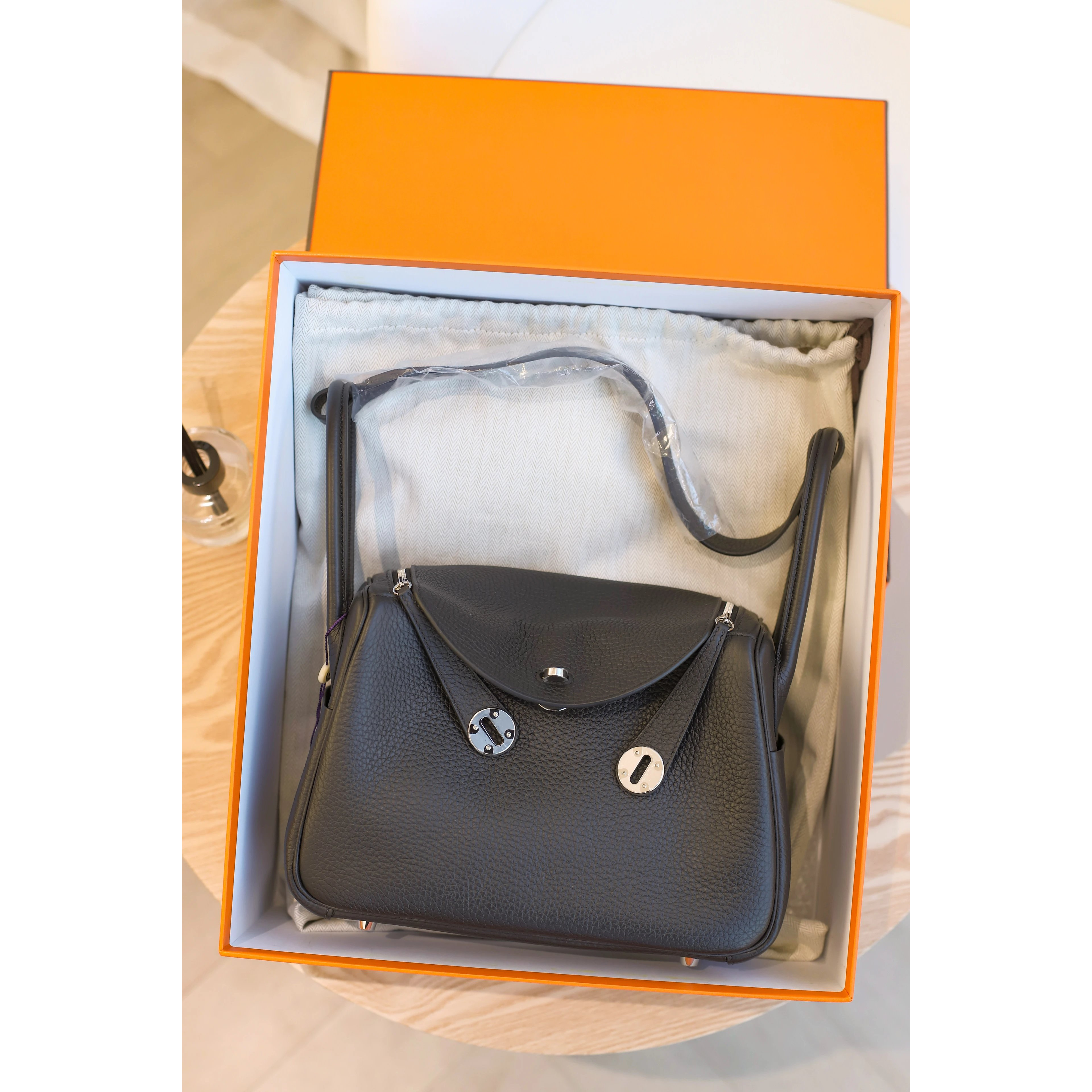 全新未使用 Hermes/爱马仕 爱马仕Lindy26 W刻 TC皮 黑 银扣女士