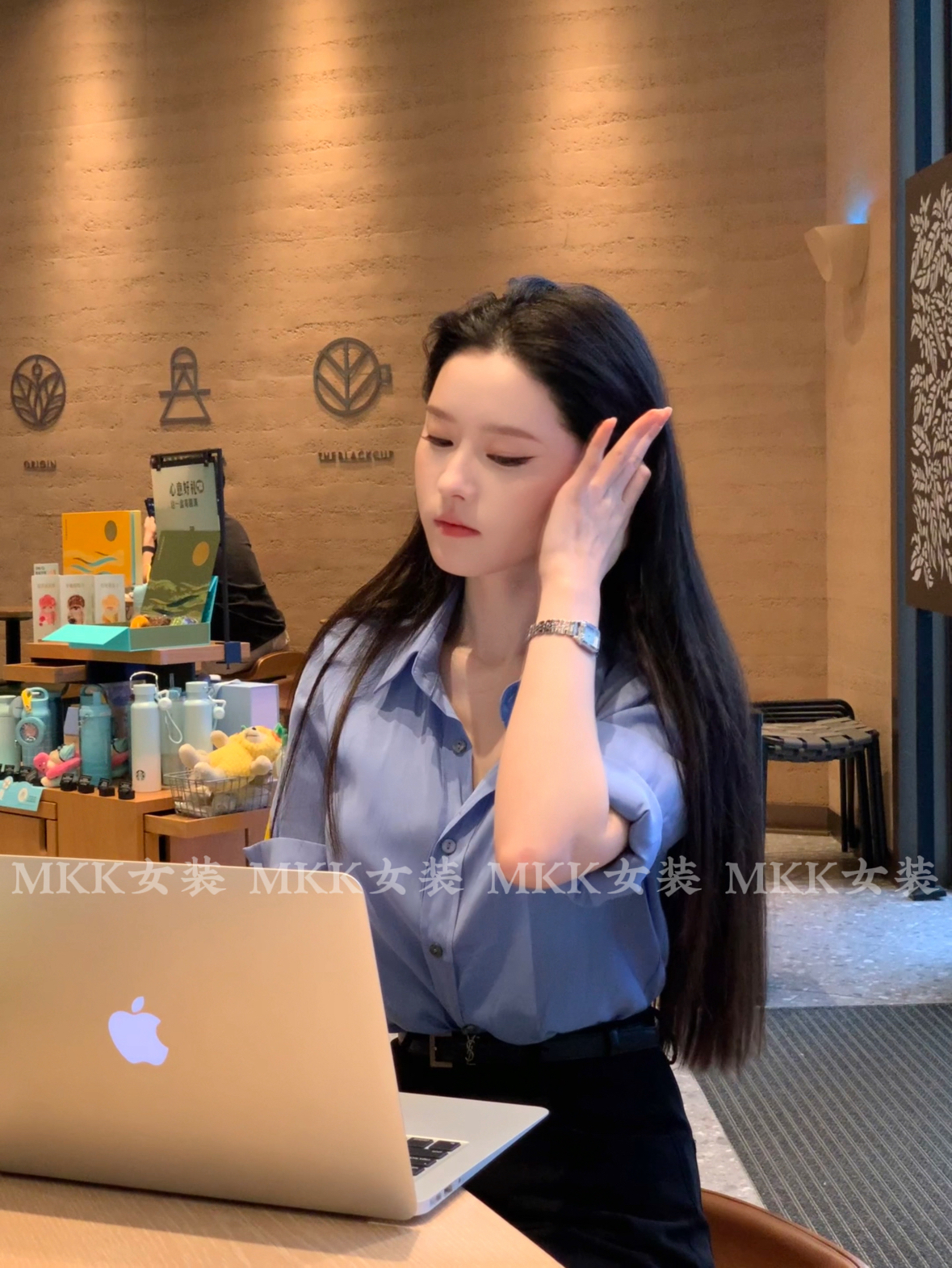 刘亦菲同款蓝色长袖衬衫女气质高级感慵懒老钱风休闲宽松显瘦上衣