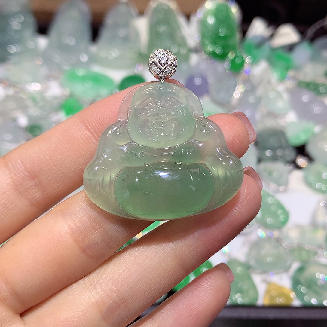 翡翠18K金镶嵌颈饰佛