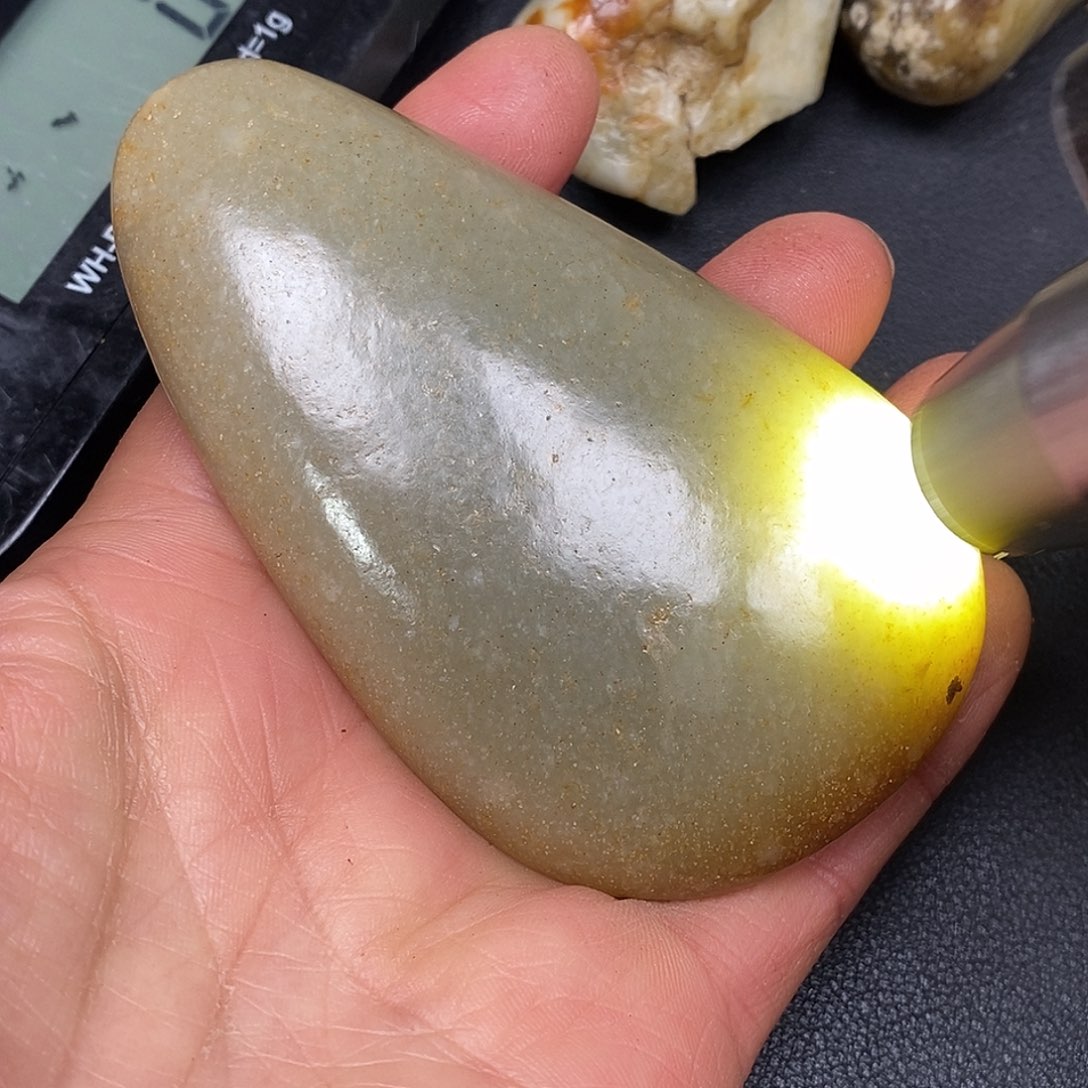 和田玉未镶嵌珠宝奇石