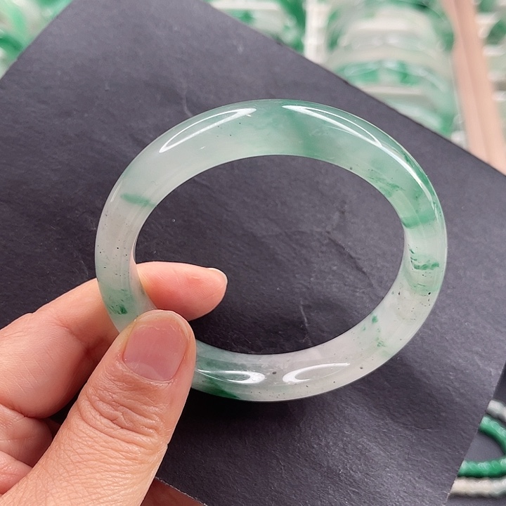 未镶嵌手镯石英质玉