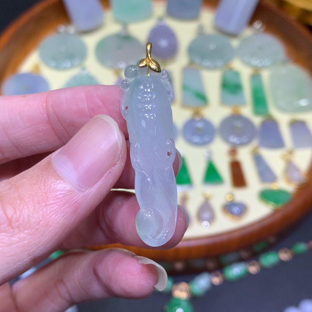 翡翠吊坠(不含链)18K金镶嵌