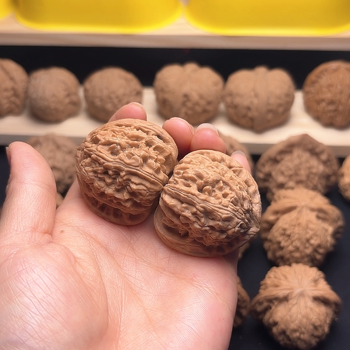 文玩核桃把件38三角白