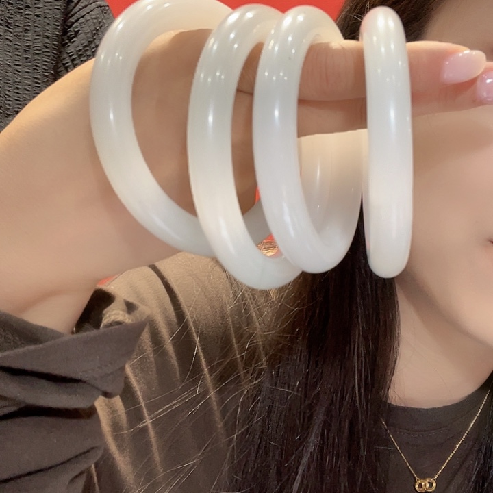 石英质玉手镯未镶嵌