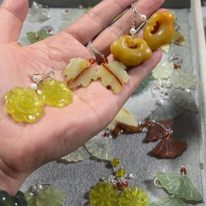 蛇纹石玉耳饰未镶嵌