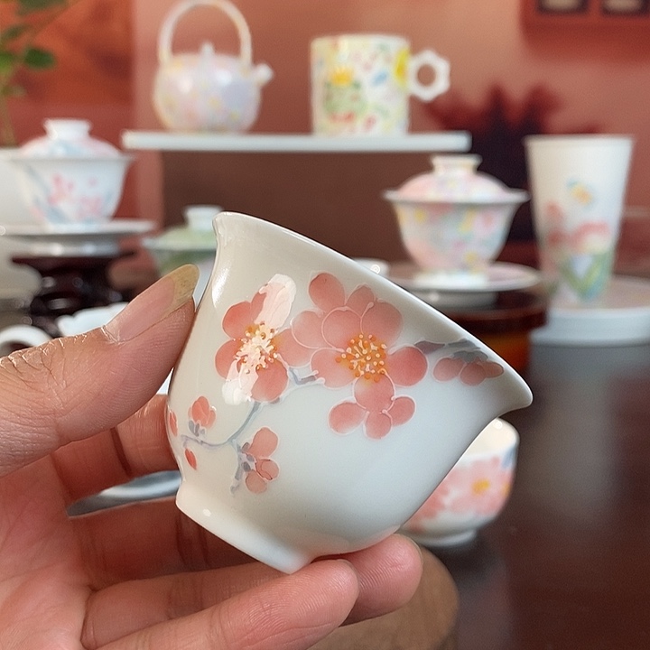 梅花釉下手绘品茗杯
