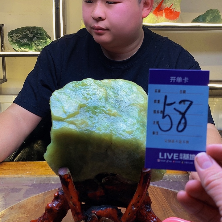 【闪购商品】蛇纹石玉原石未镶嵌年*人