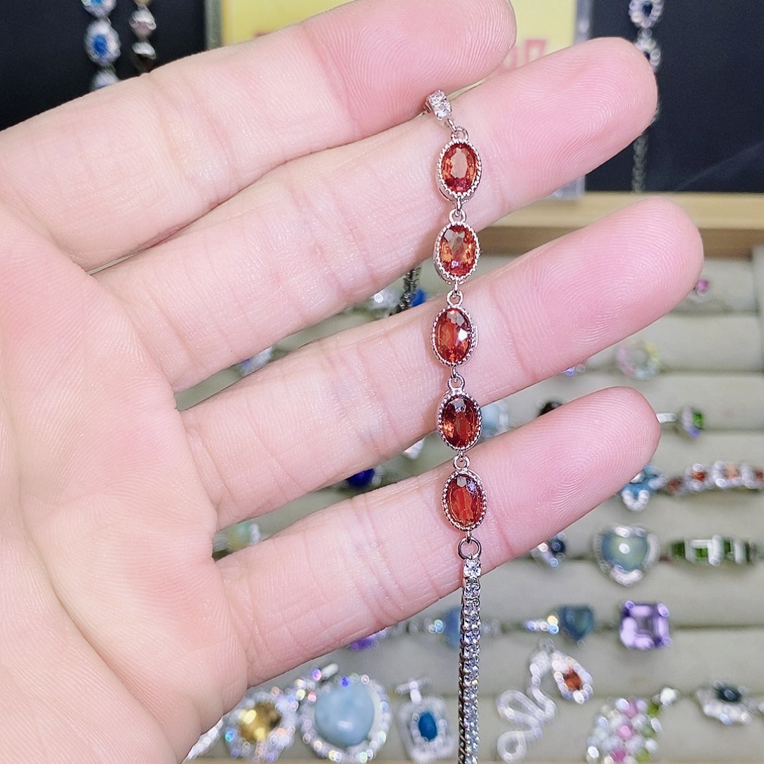 未镶嵌手链石榴石（芬达石）