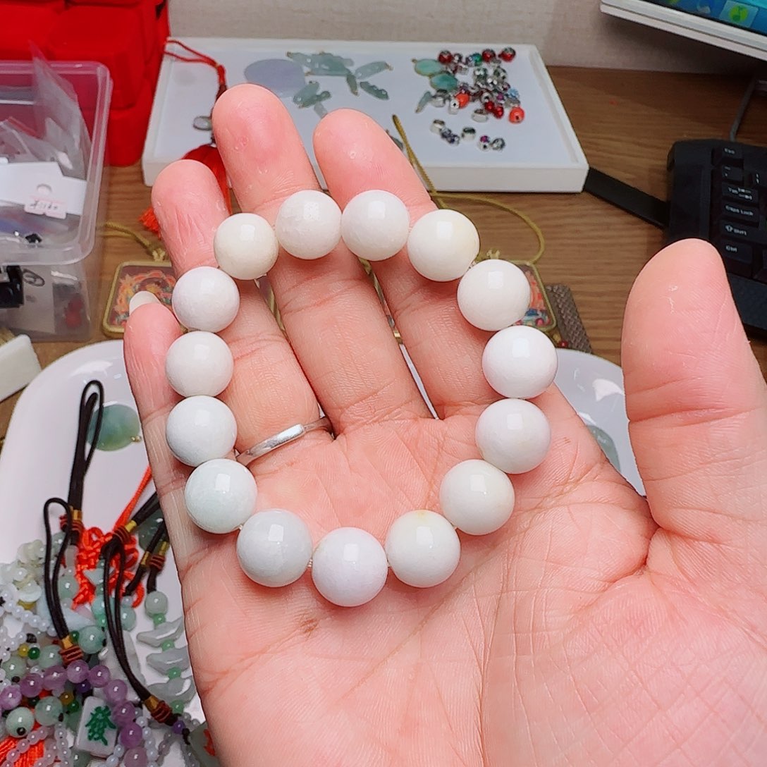 翡翠颈饰未镶嵌转运珠