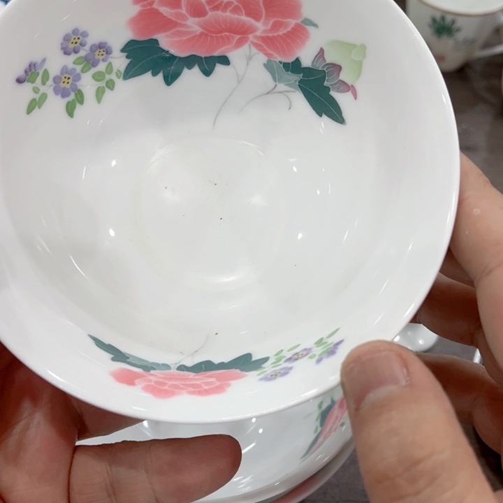 杯釉下五彩的瓷器在瓷器