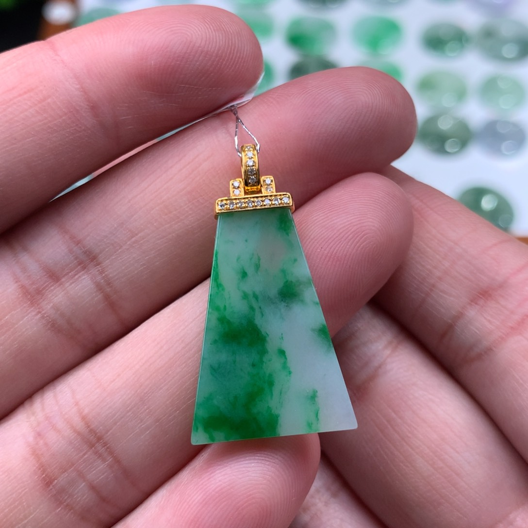 翡翠吊坠(不含链)18K金镶嵌无事牌