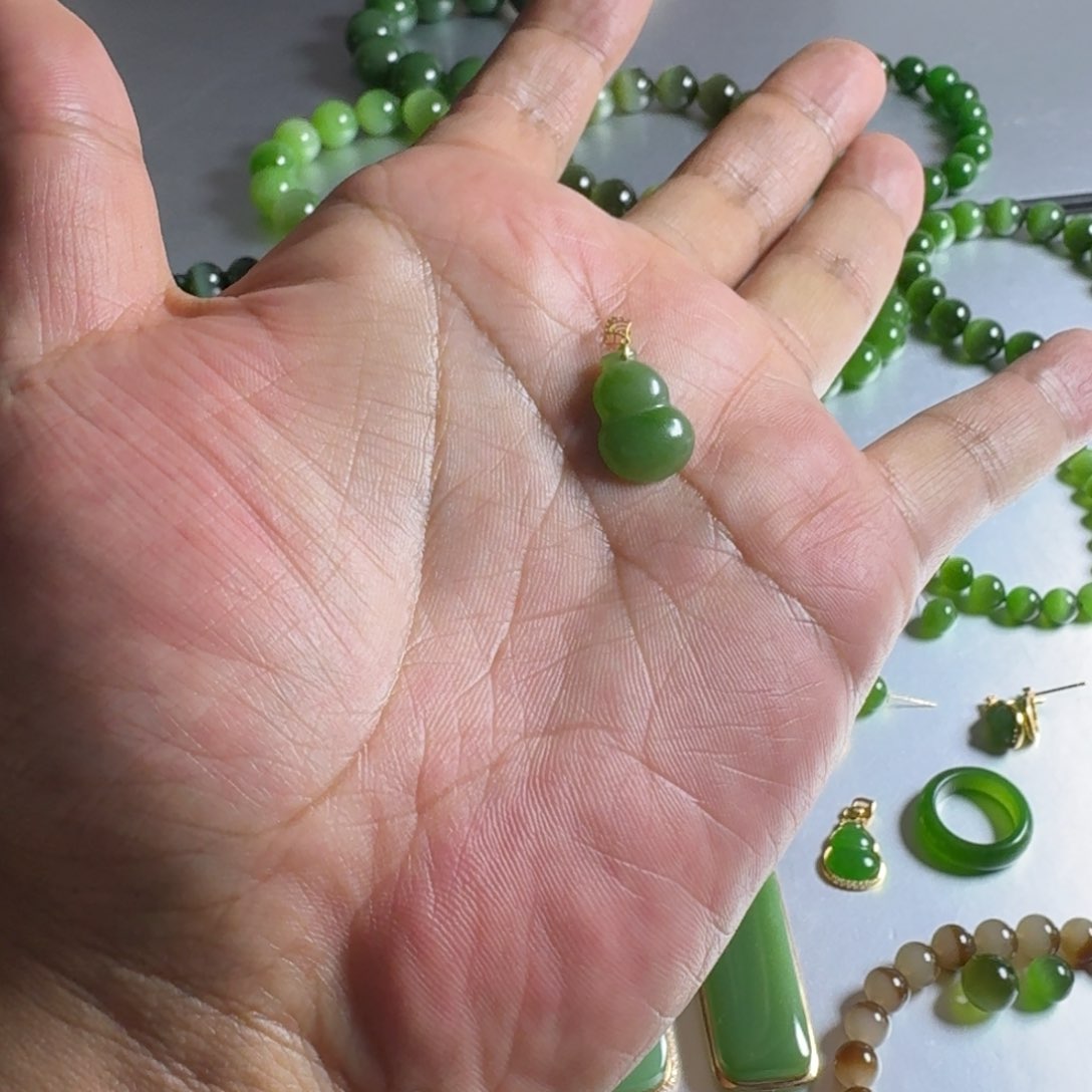 和田玉（碧玉）18K金镶嵌耳饰