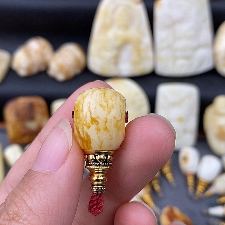 辉***丿琥珀未镶嵌裸石13三通d19