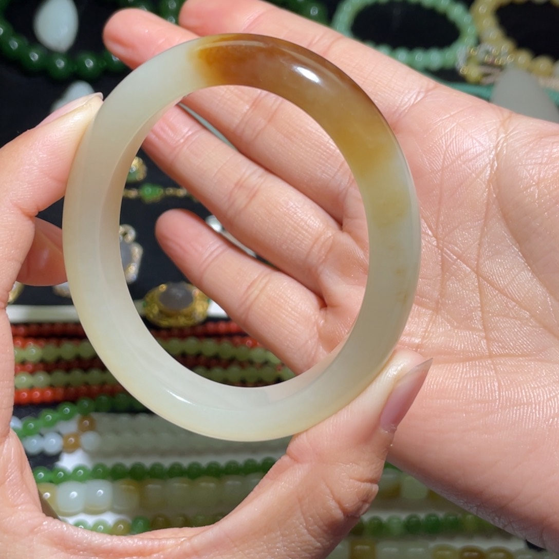 和田玉新疆且末糖白一口糖手镯48-50未镶嵌