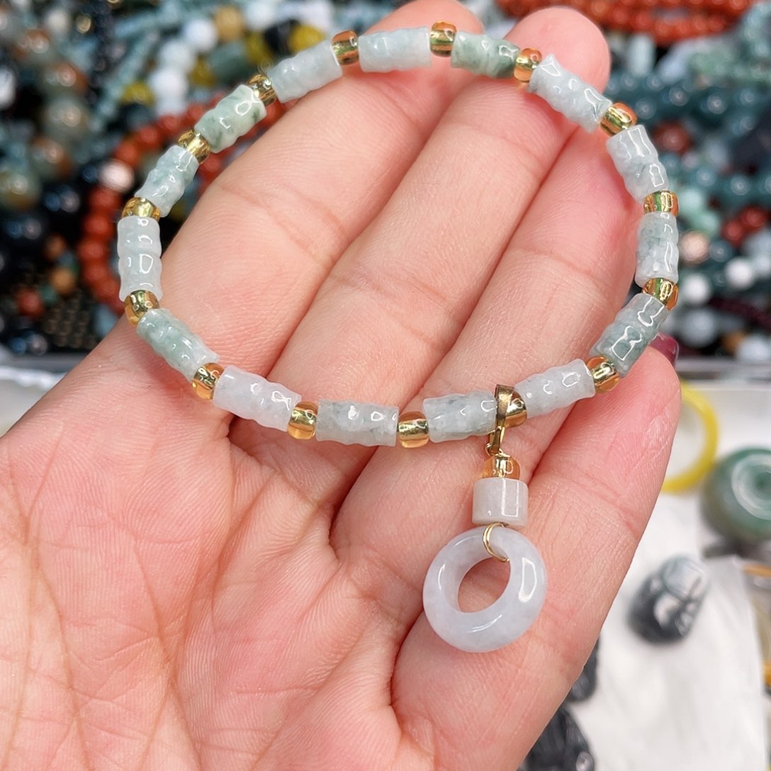 翡翠颈饰未镶嵌翡翠