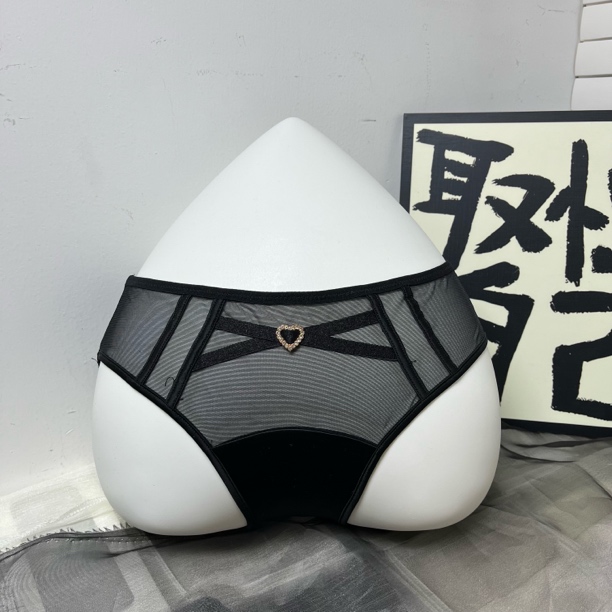 小版缎面蕾丝三角女士性感内裤