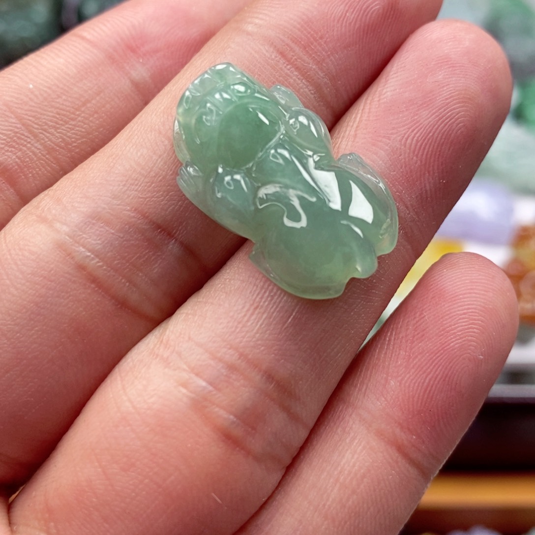 翡翠颈饰未镶嵌翡翠