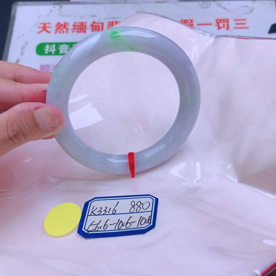 翡翠手镯未镶嵌翡翠
