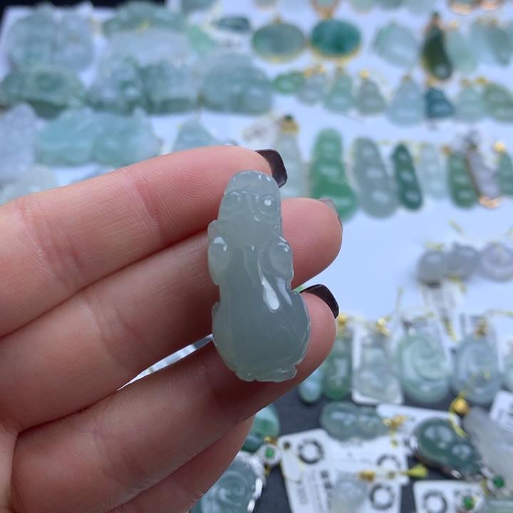 翡翠颈饰未镶嵌翡翠