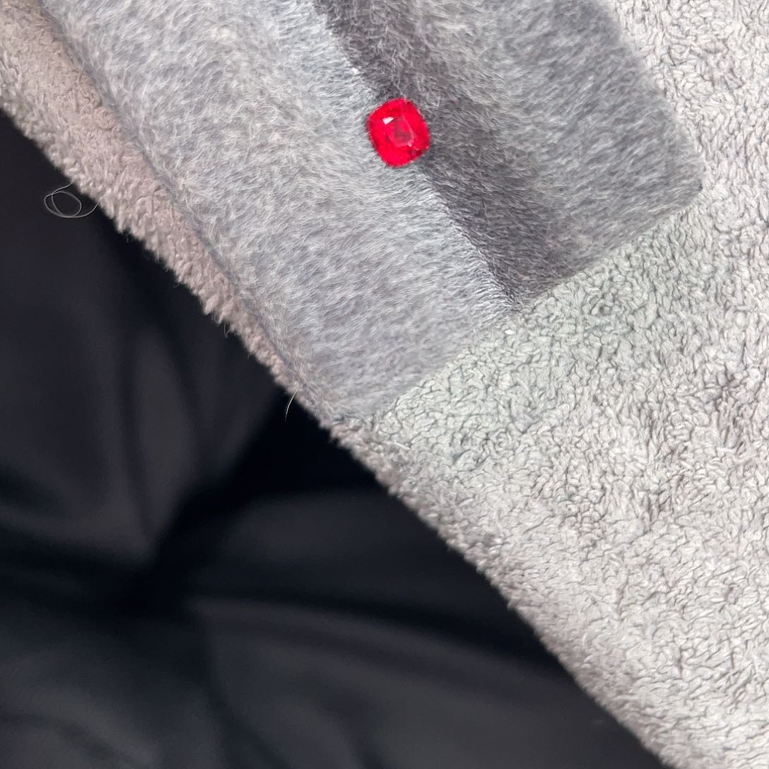 尖晶石裸石未镶嵌殊*0.42Ct。  